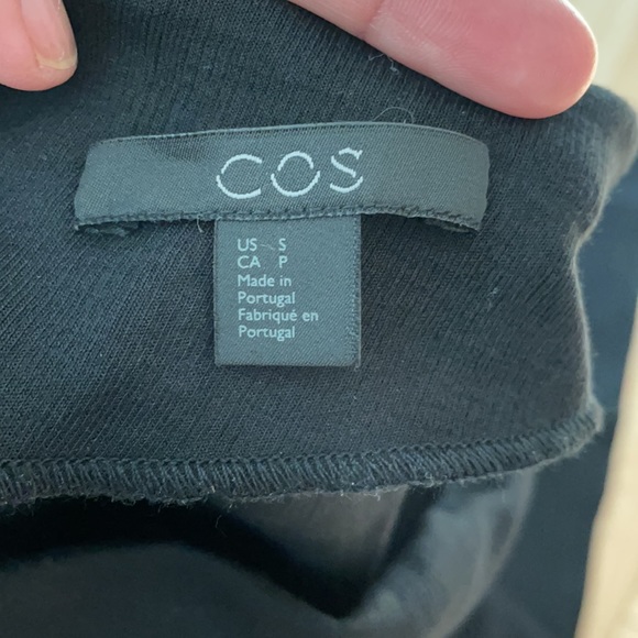 10/10 COS cowl neck cap sleeve dress - Picture 3 of 3